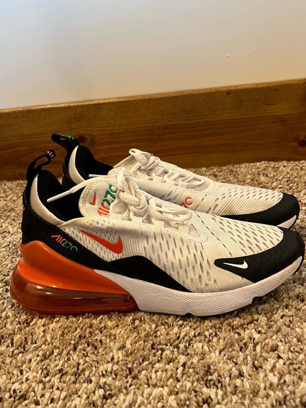 Nike Air Max 270 Youth Running Shoes Size 5Y White Black Orange 943345-107 - Picture 1 of 7